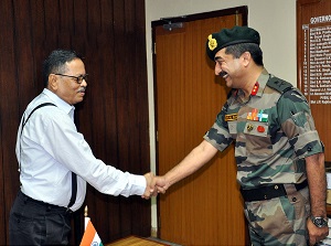 The Governor of Arunachal Pradesh Shri JP Rajkhowa with Major General Vikal Sahni, General Officer Commanding, 56 Infantry Division, Likabali at Raj Bhavan, Itanagar on 23rd June 2016